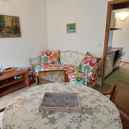 Zaglav 8170b Apartment